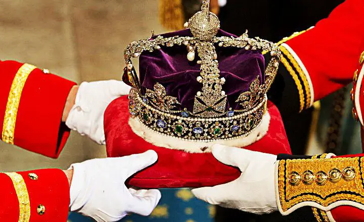 ¿Qué es Monarquía Absoluta? - Su Definición, Concepto y Significado
