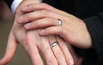 Matrimonio manos sortijas