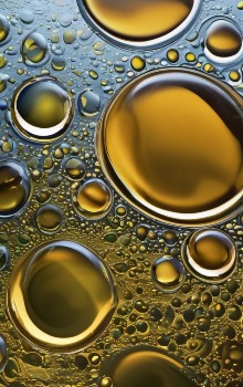 Gotas de aceite separadas de color dorado